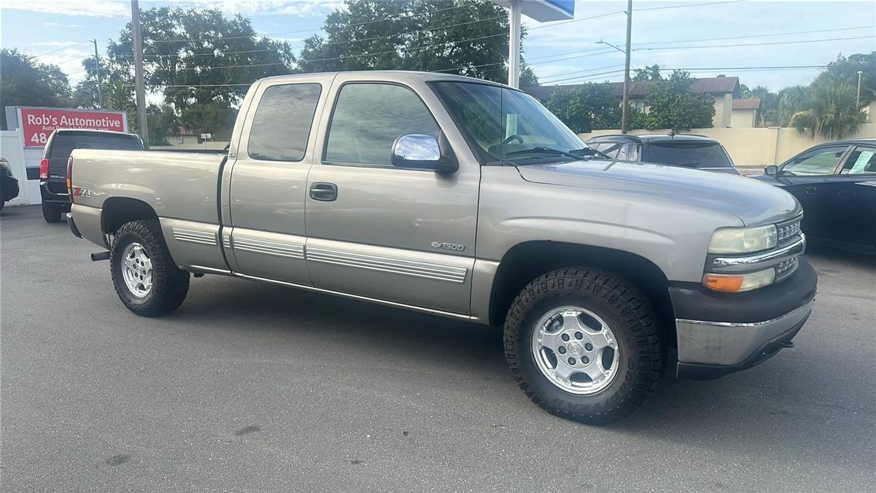 Chevrolet Silverado 1500 Ext Cab 143.5" WB 4WD LS 2002