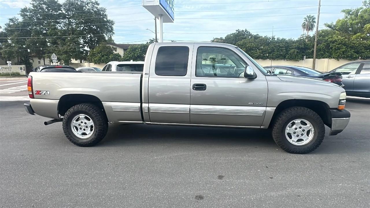 Chevrolet Silverado 1500 Ext Cab 143.5" WB 4WD LS 2002