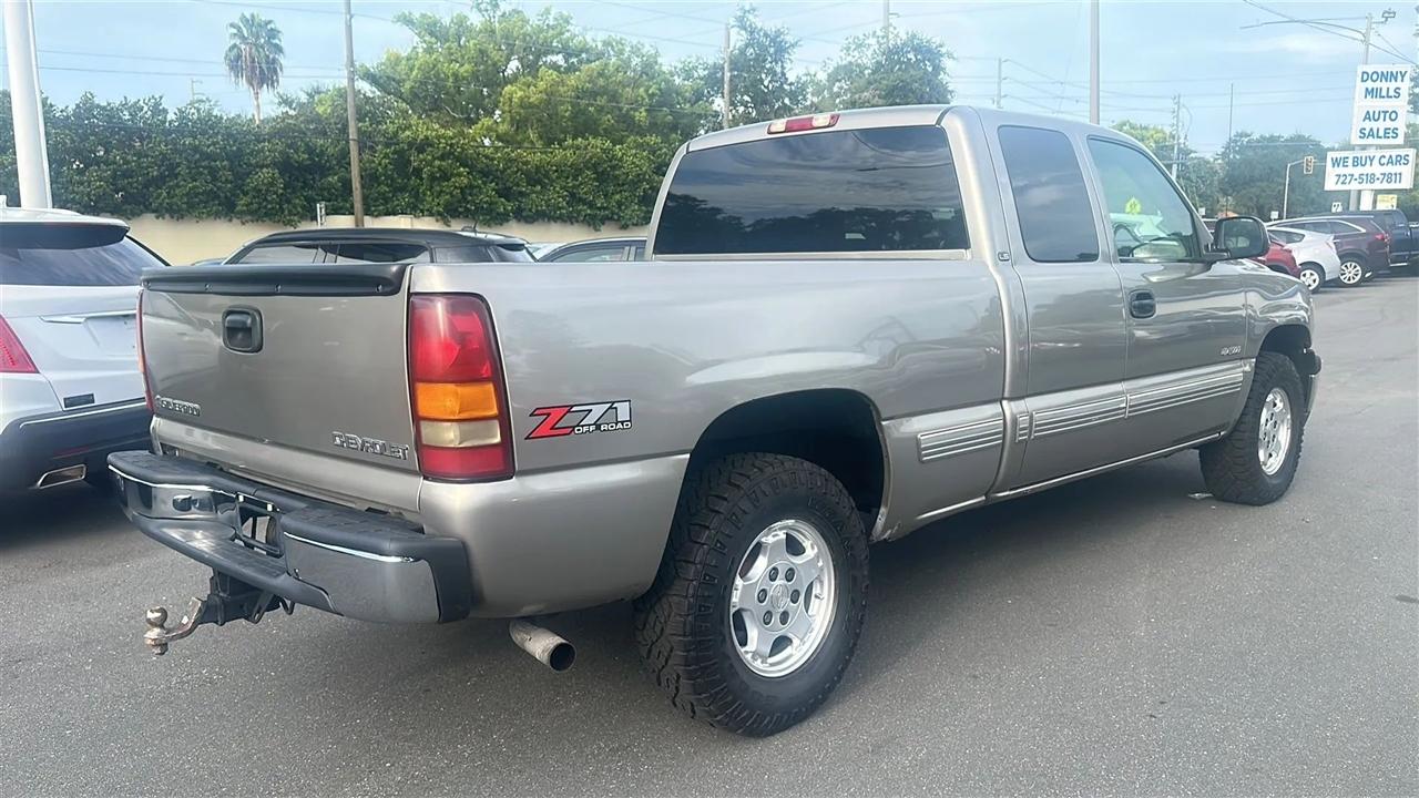 Chevrolet Silverado 1500 Ext Cab 143.5" WB 4WD LS 2002