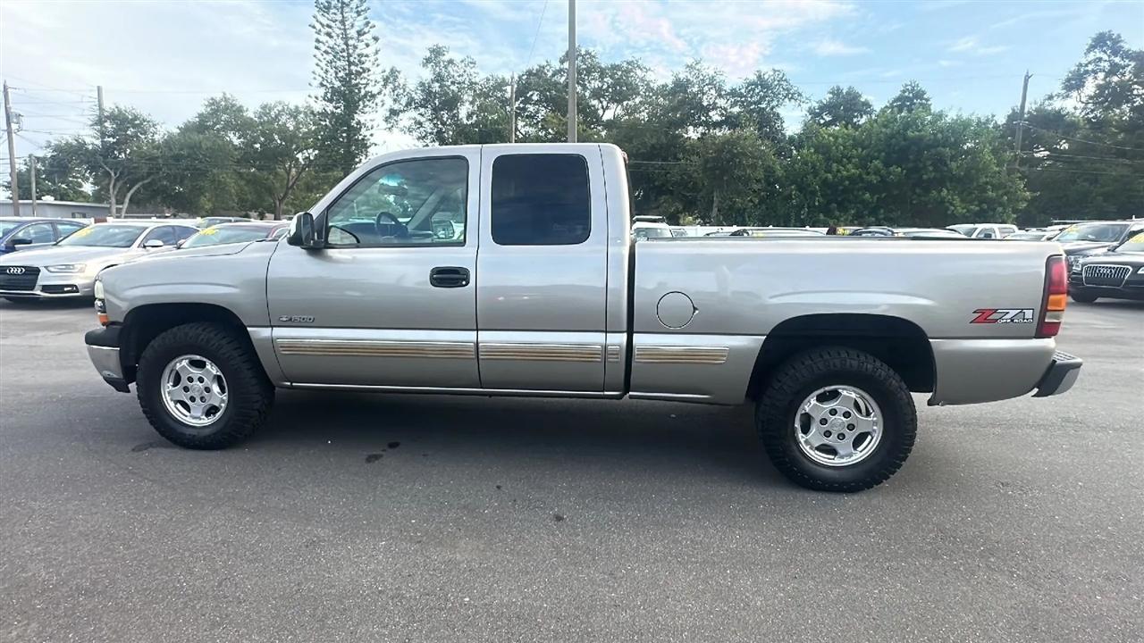 Chevrolet Silverado 1500 Ext Cab 143.5" WB 4WD LS 2002