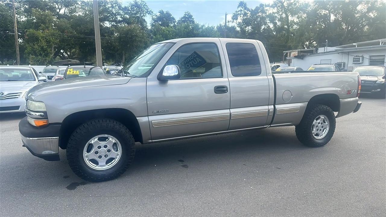 Chevrolet Silverado 1500 Ext Cab 143.5" WB 4WD LS 2002