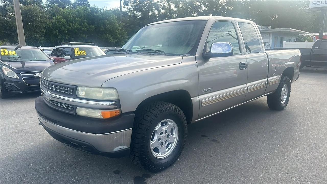 Chevrolet Silverado 1500 Ext Cab 143.5" WB 4WD LS 2002