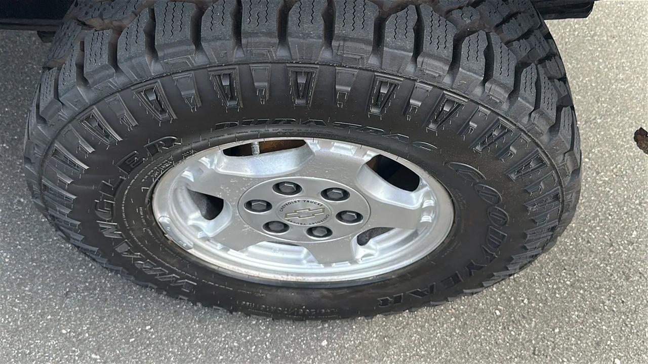 Chevrolet Silverado 1500 Ext Cab 143.5" WB 4WD LS 2002