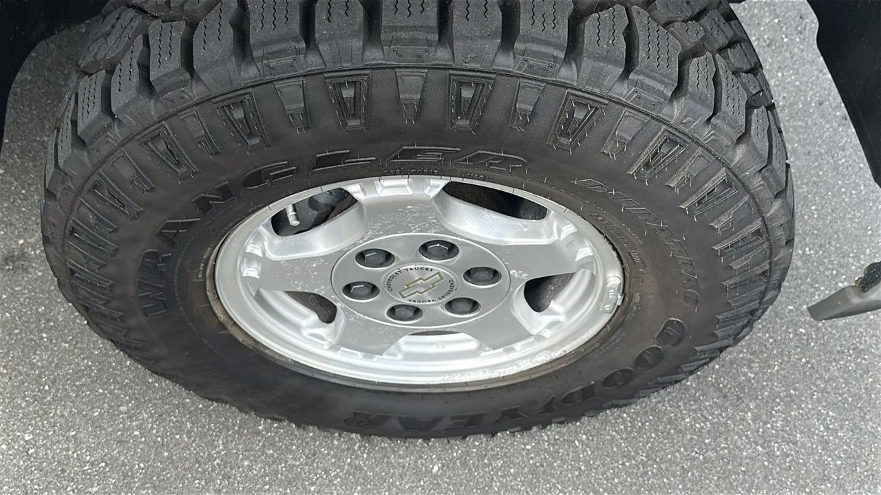 Chevrolet Silverado 1500 Ext Cab 143.5" WB 4WD LS 2002