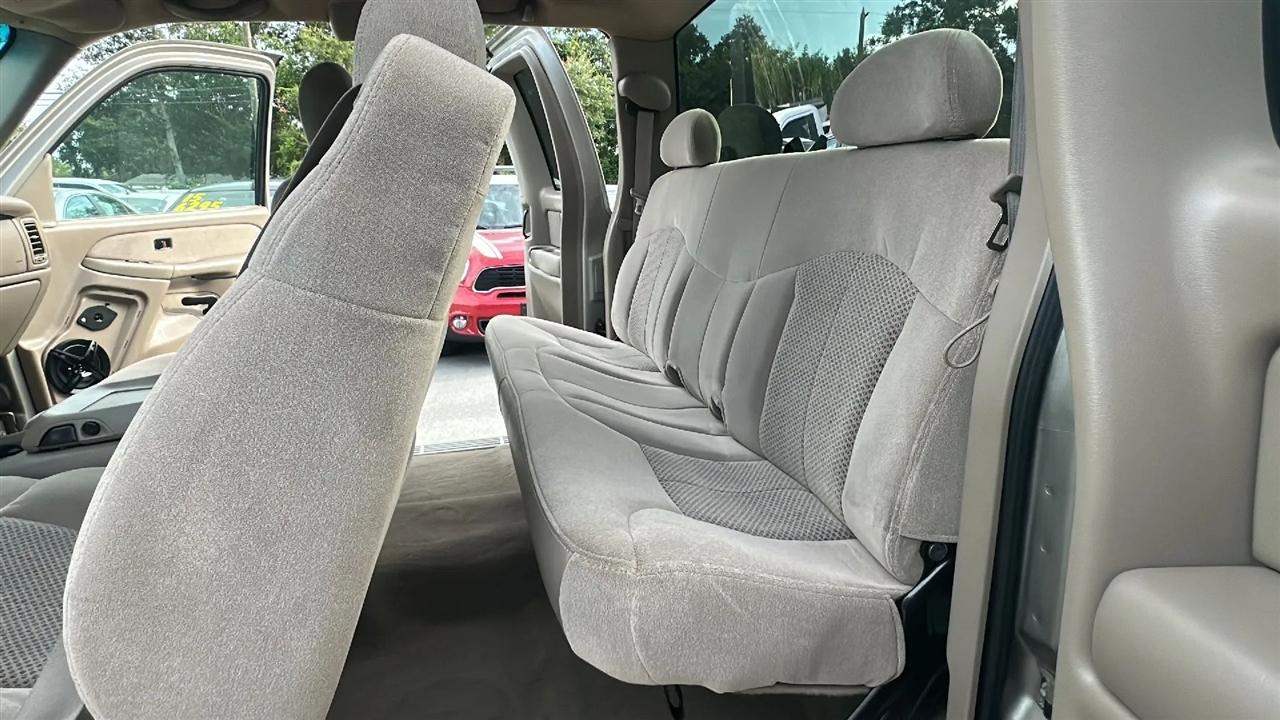Chevrolet Silverado 1500 Ext Cab 143.5" WB 4WD LS 2002