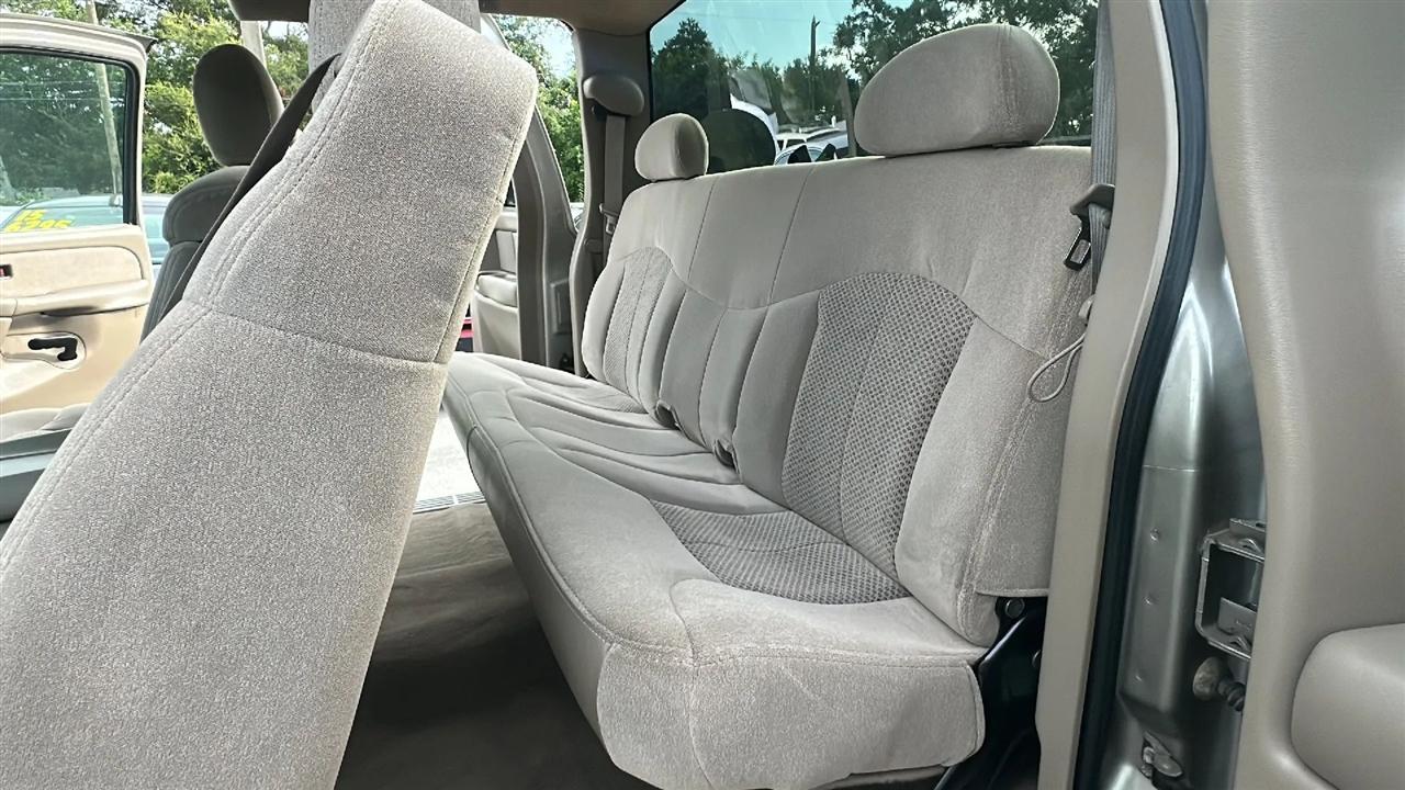 Chevrolet Silverado 1500 Ext Cab 143.5" WB 4WD LS 2002