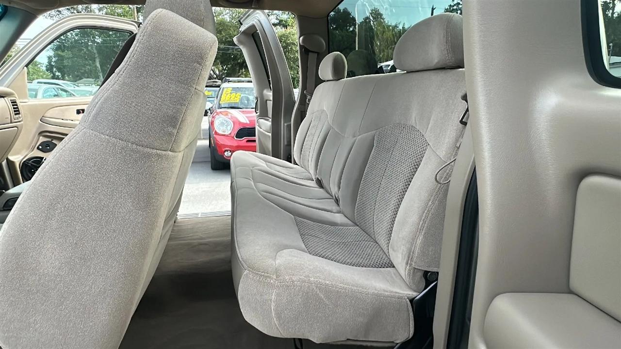 Chevrolet Silverado 1500 Ext Cab 143.5" WB 4WD LS 2002