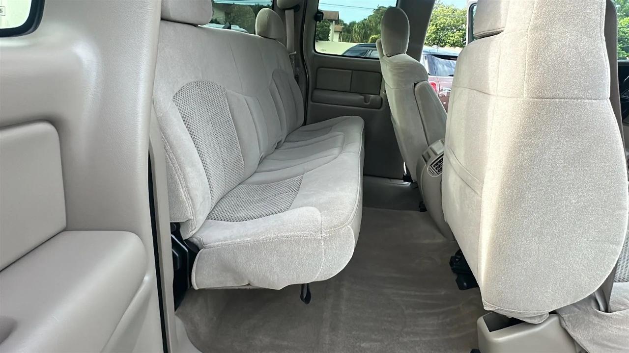 Chevrolet Silverado 1500 Ext Cab 143.5" WB 4WD LS 2002