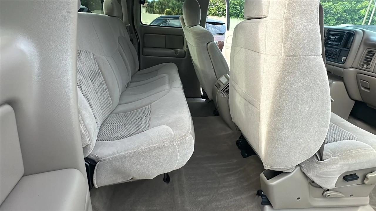 Chevrolet Silverado 1500 Ext Cab 143.5" WB 4WD LS 2002