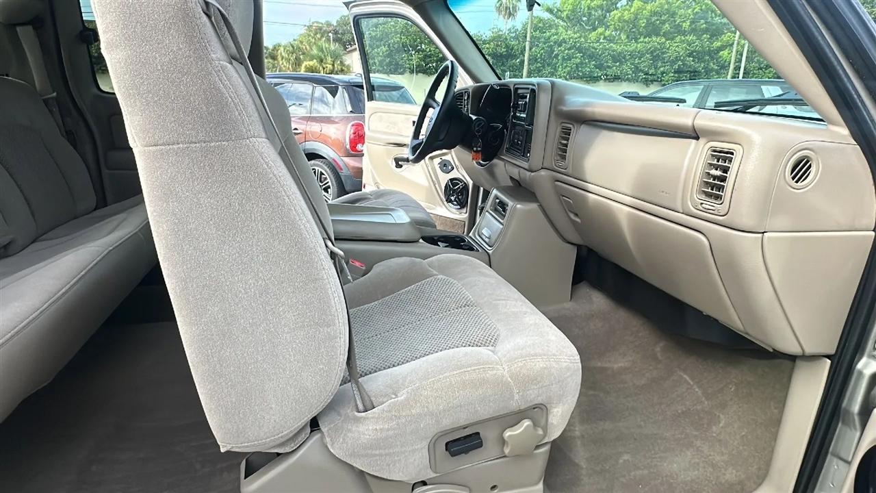 Chevrolet Silverado 1500 Ext Cab 143.5" WB 4WD LS 2002