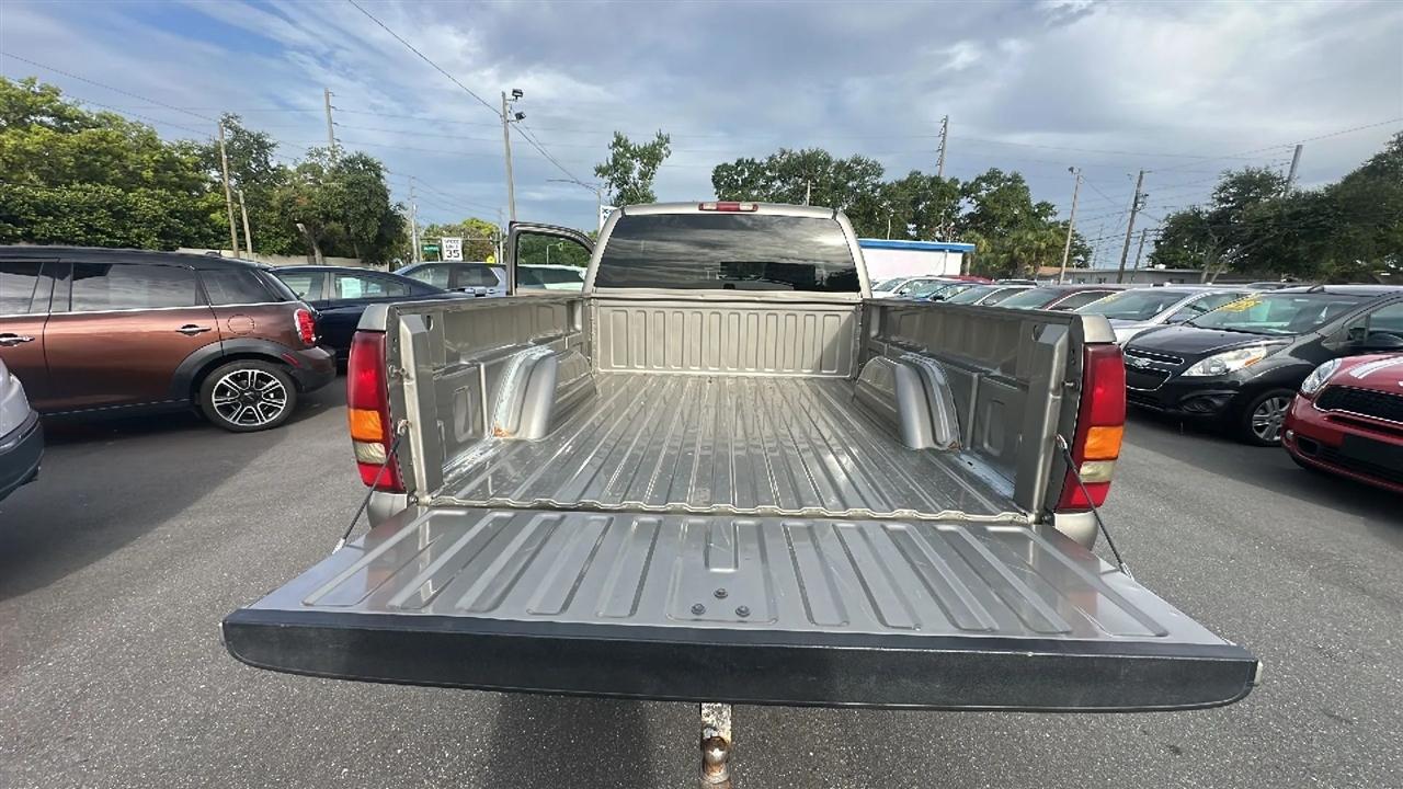 Chevrolet Silverado 1500 Ext Cab 143.5" WB 4WD LS 2002
