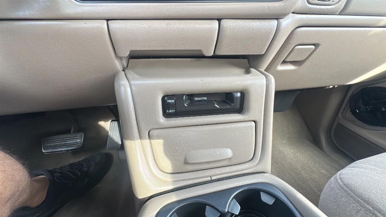 Chevrolet Silverado 1500 Ext Cab 143.5" WB 4WD LS 2002
