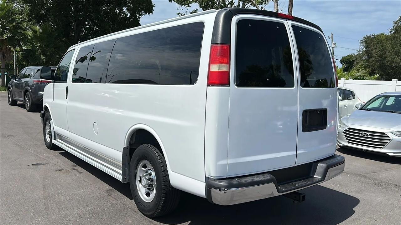 Chevrolet Express Passenger RWD 3500 155" 2007