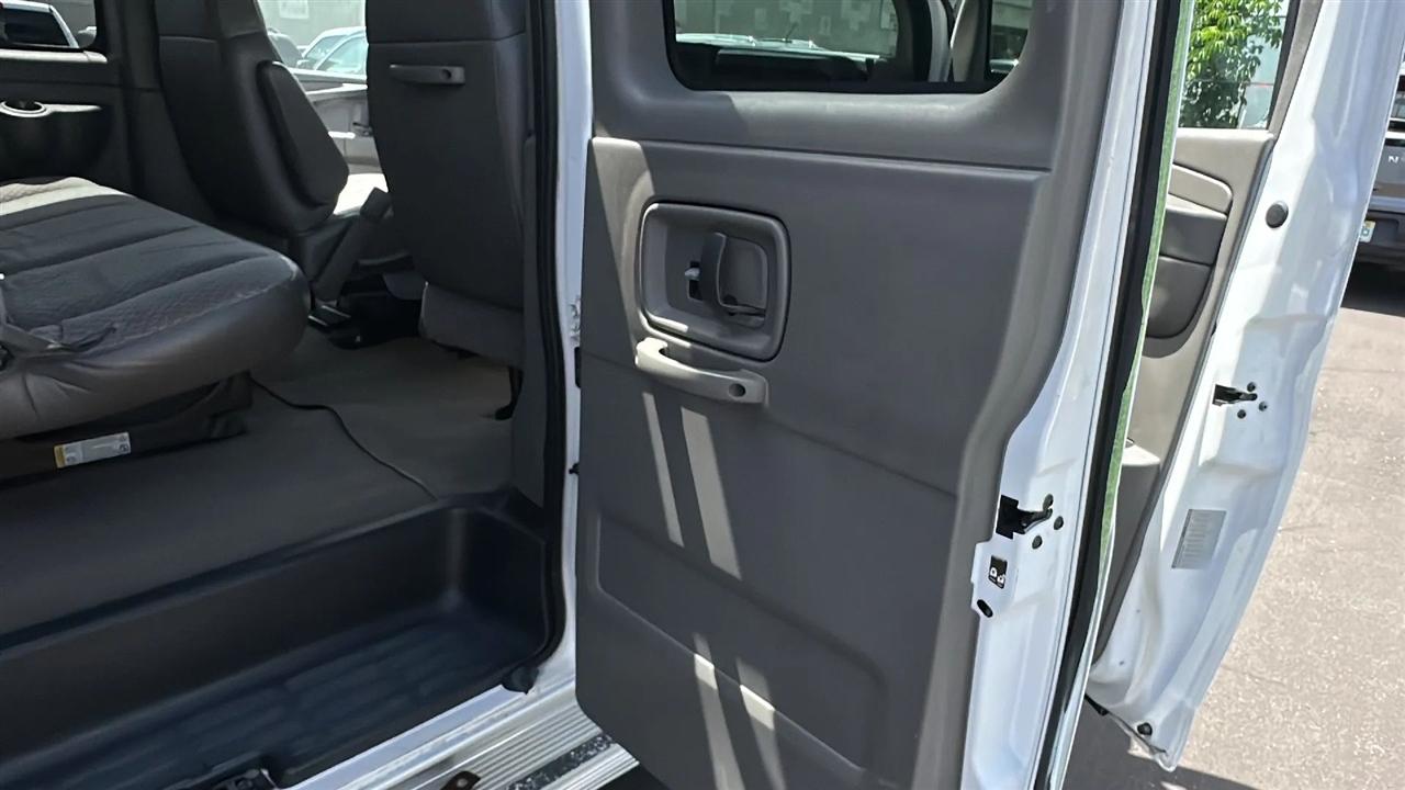 Chevrolet Express Passenger RWD 3500 155" 2007