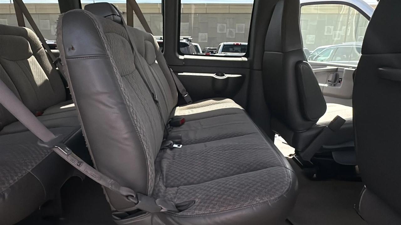 Chevrolet Express Passenger RWD 3500 155" 2007