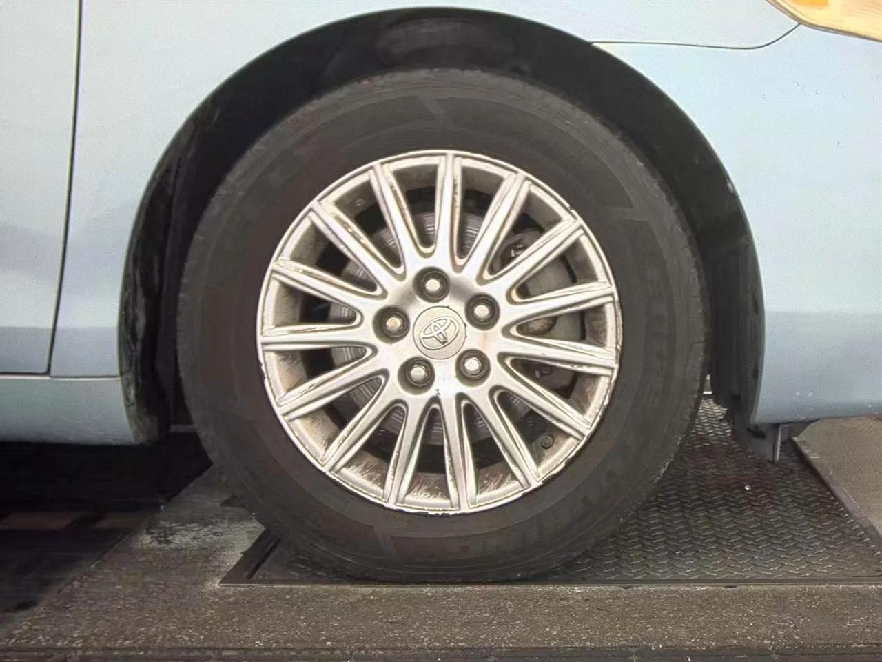 Toyota Camry Hybrid 4dr Sdn (Natl) 2011