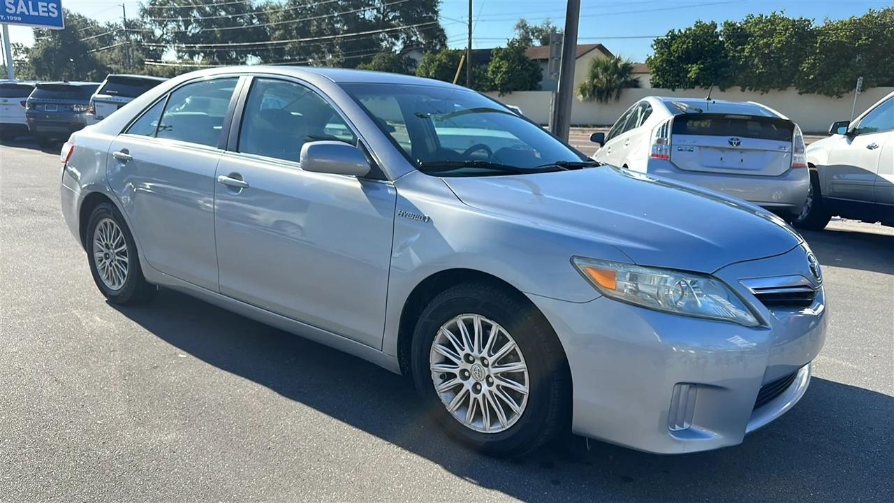 Toyota Camry Hybrid  2011