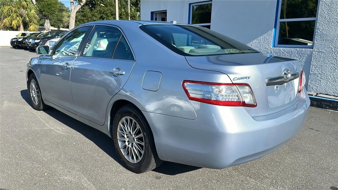 Toyota Camry Hybrid  2011