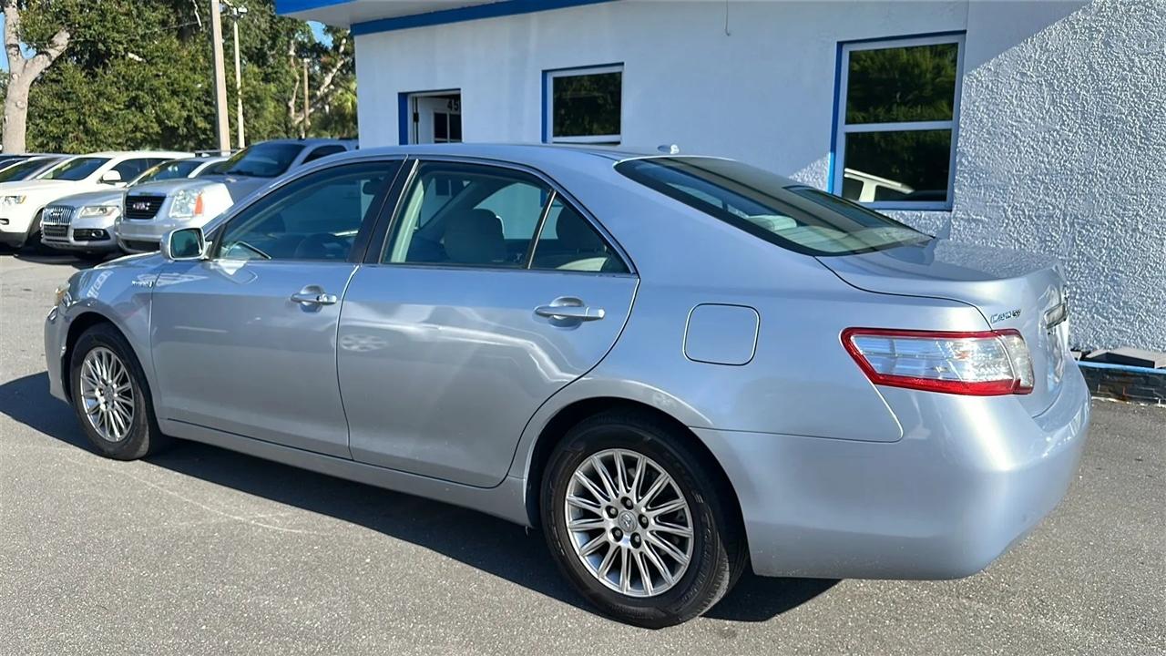 Toyota Camry Hybrid  2011