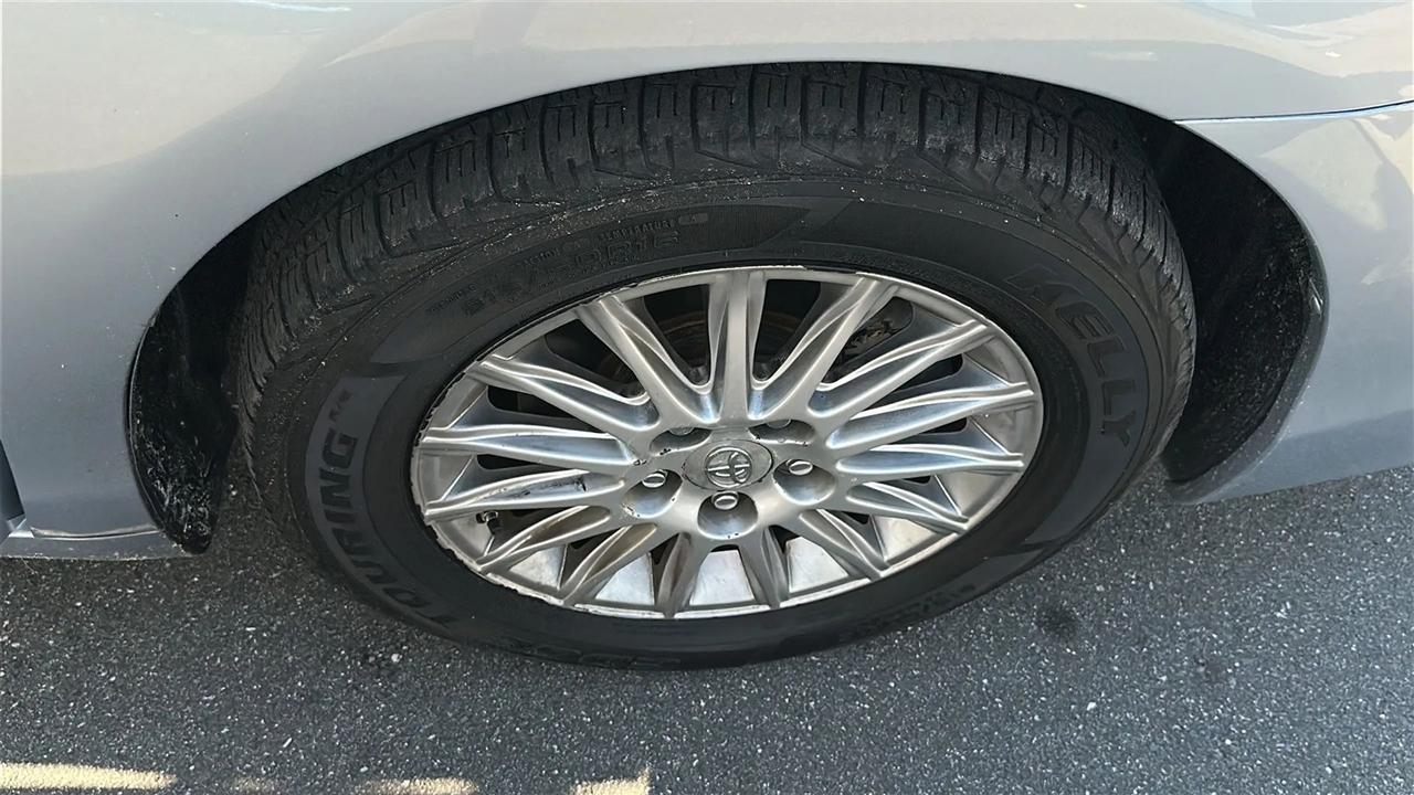 Toyota Camry Hybrid  2011