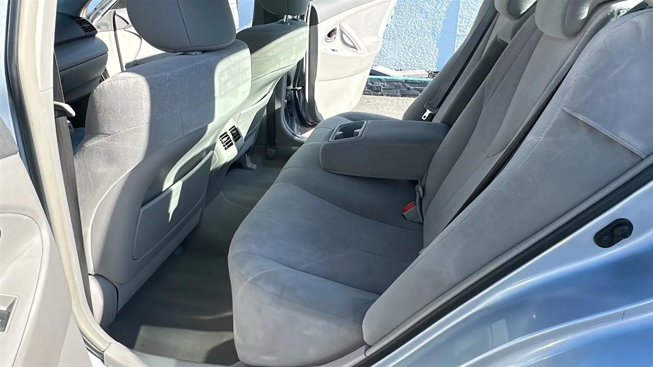 Toyota Camry Hybrid  2011