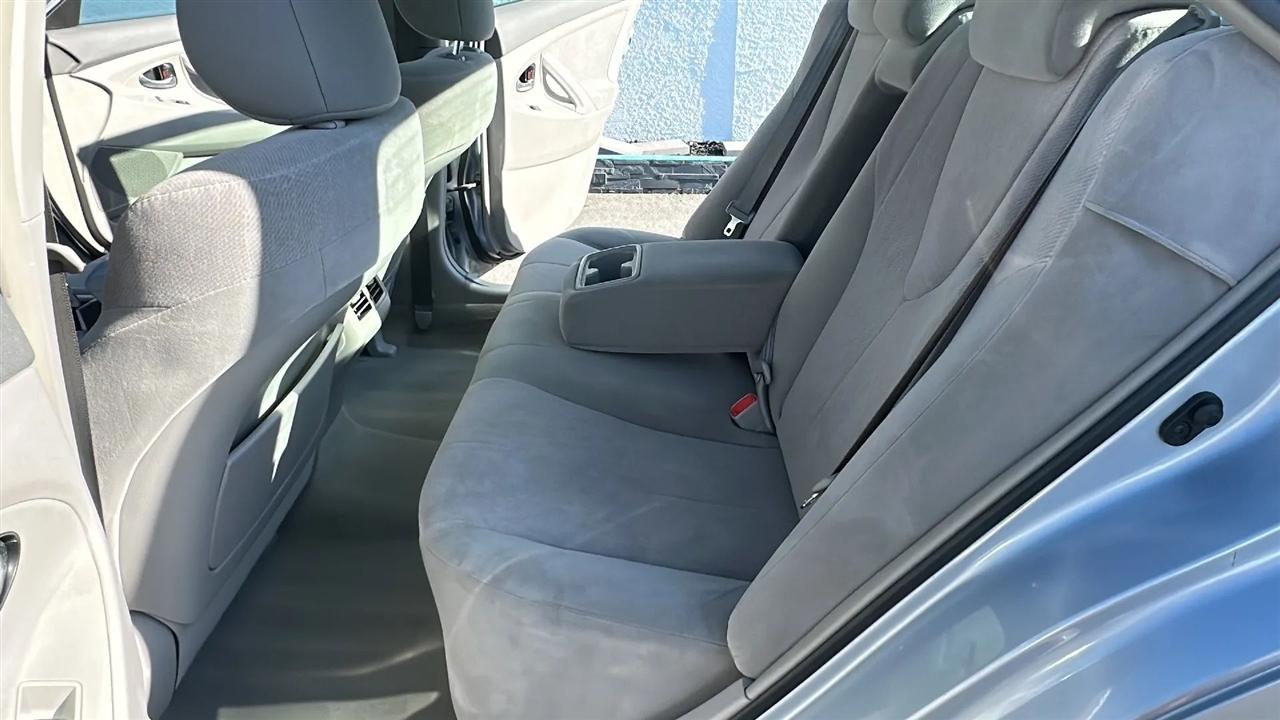 Toyota Camry Hybrid  2011