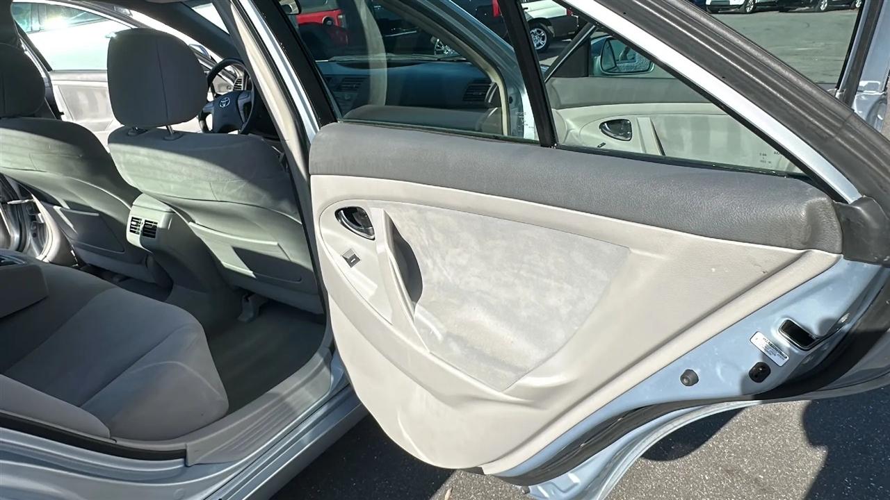 Toyota Camry Hybrid  2011