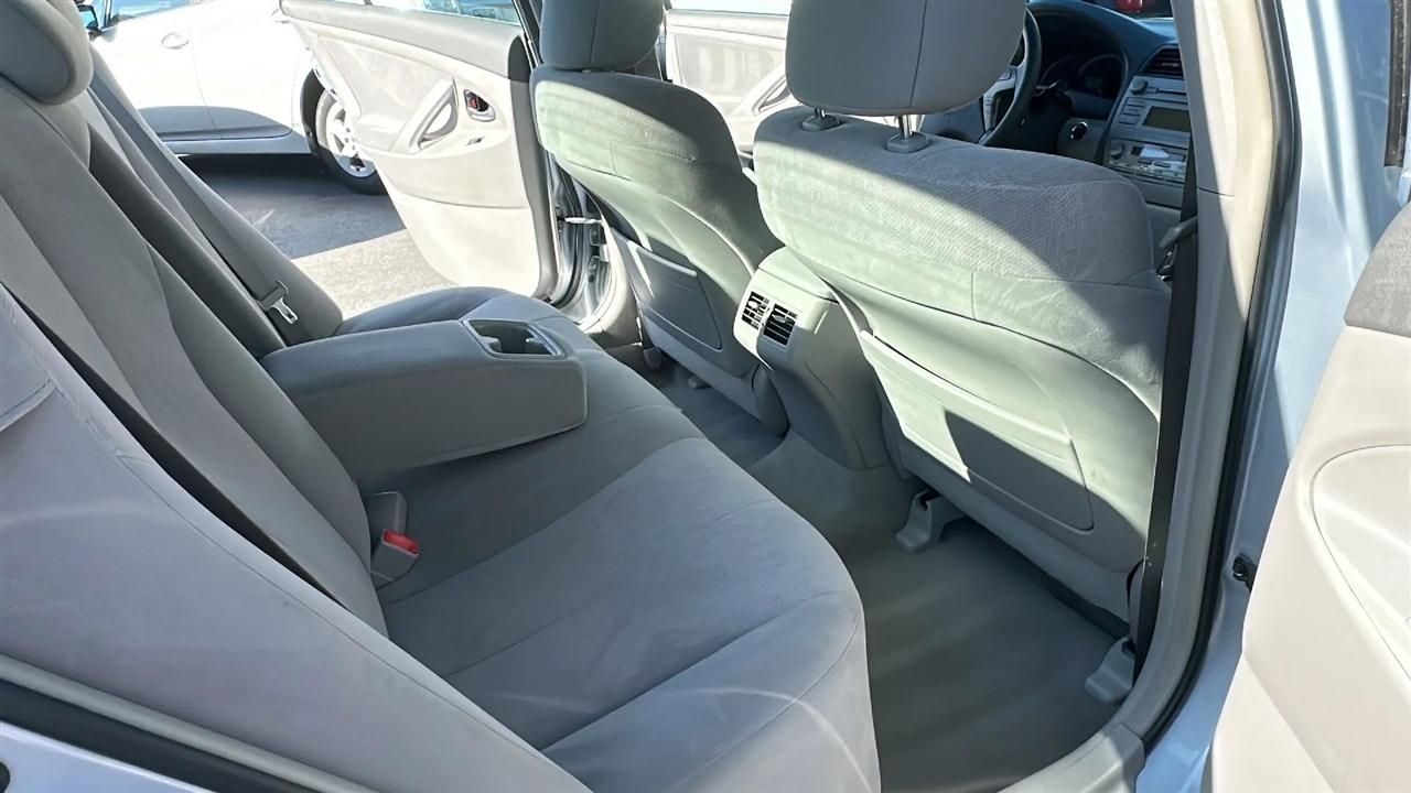 Toyota Camry Hybrid  2011