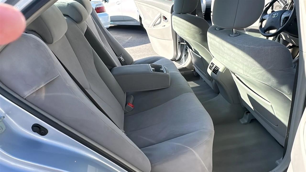 Toyota Camry Hybrid  2011