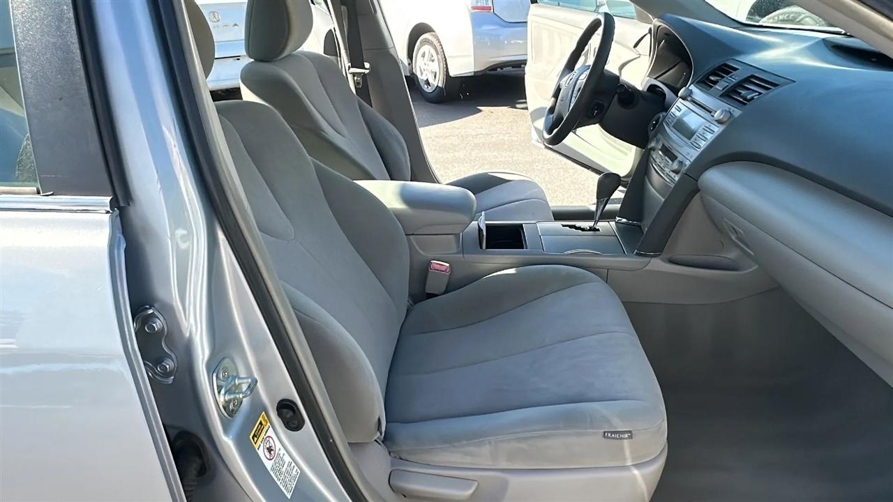 Toyota Camry Hybrid  2011