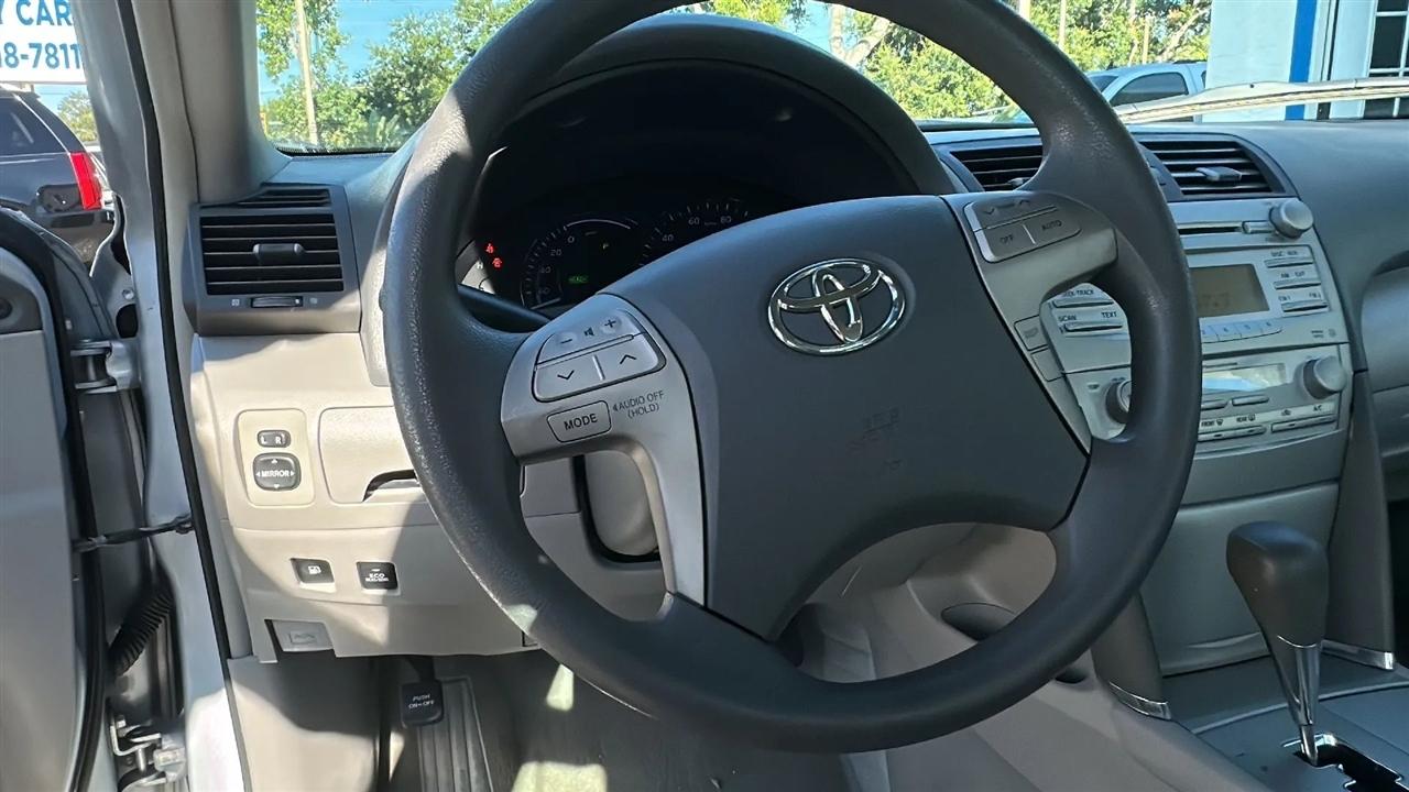 Toyota Camry Hybrid  2011