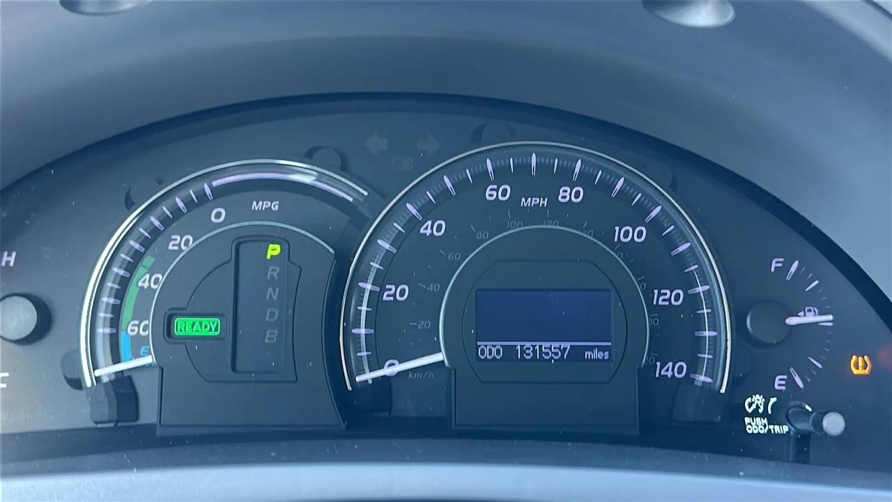 Toyota Camry Hybrid  2011
