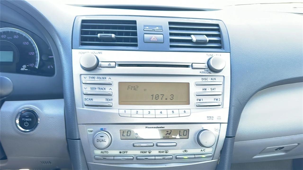 Toyota Camry Hybrid  2011