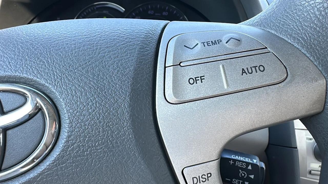 Toyota Camry Hybrid  2011