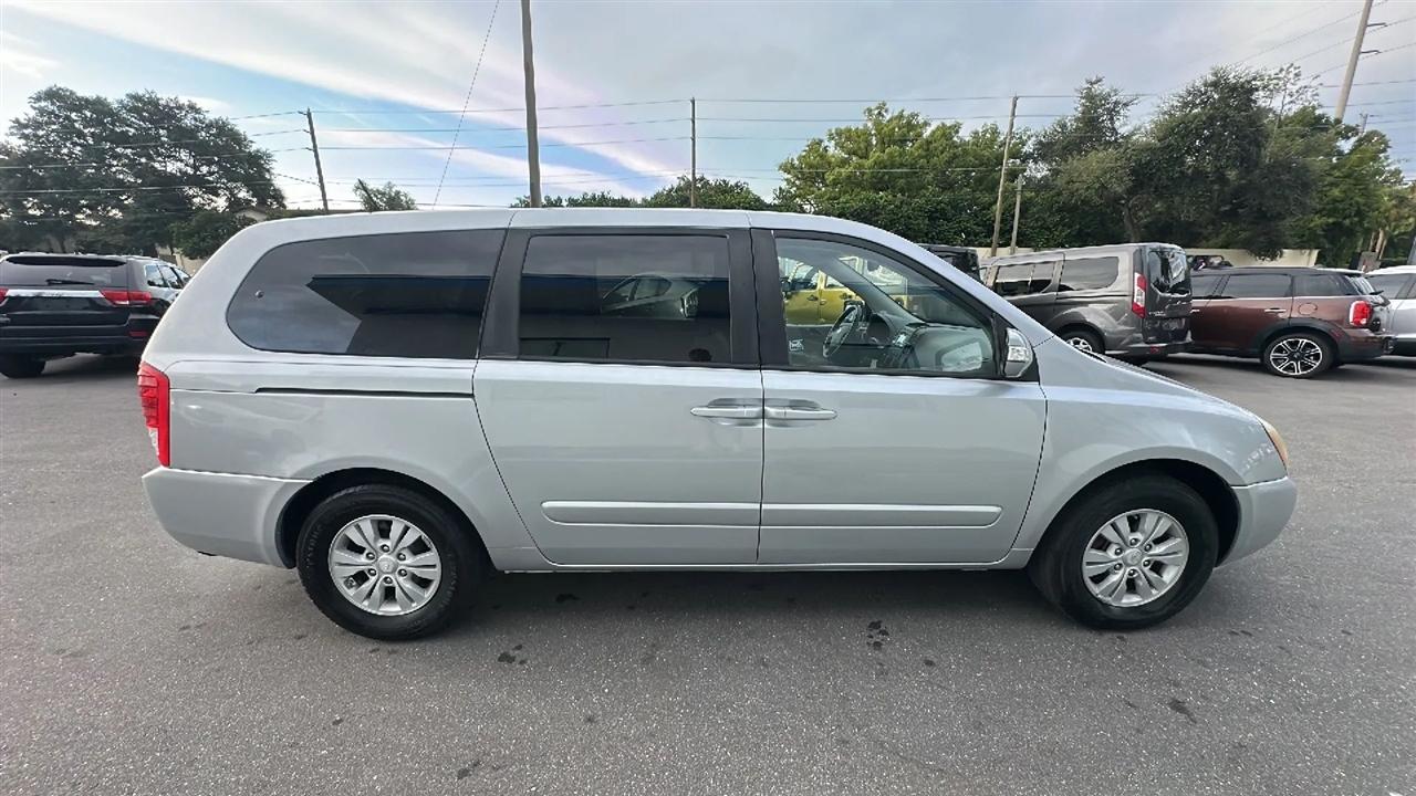 Kia Sedona  2012