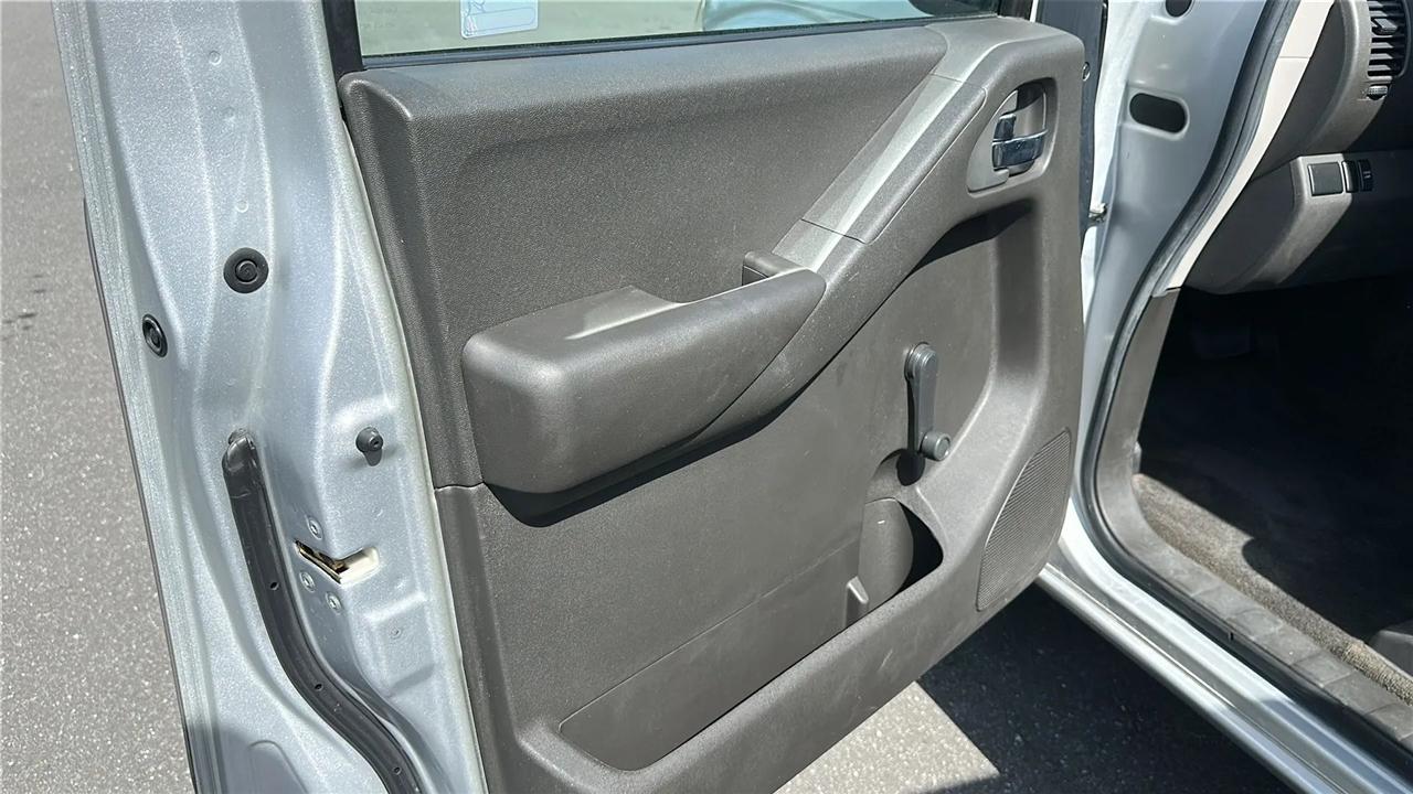 Nissan Frontier 2WD XE King Cab I4 Auto 2005