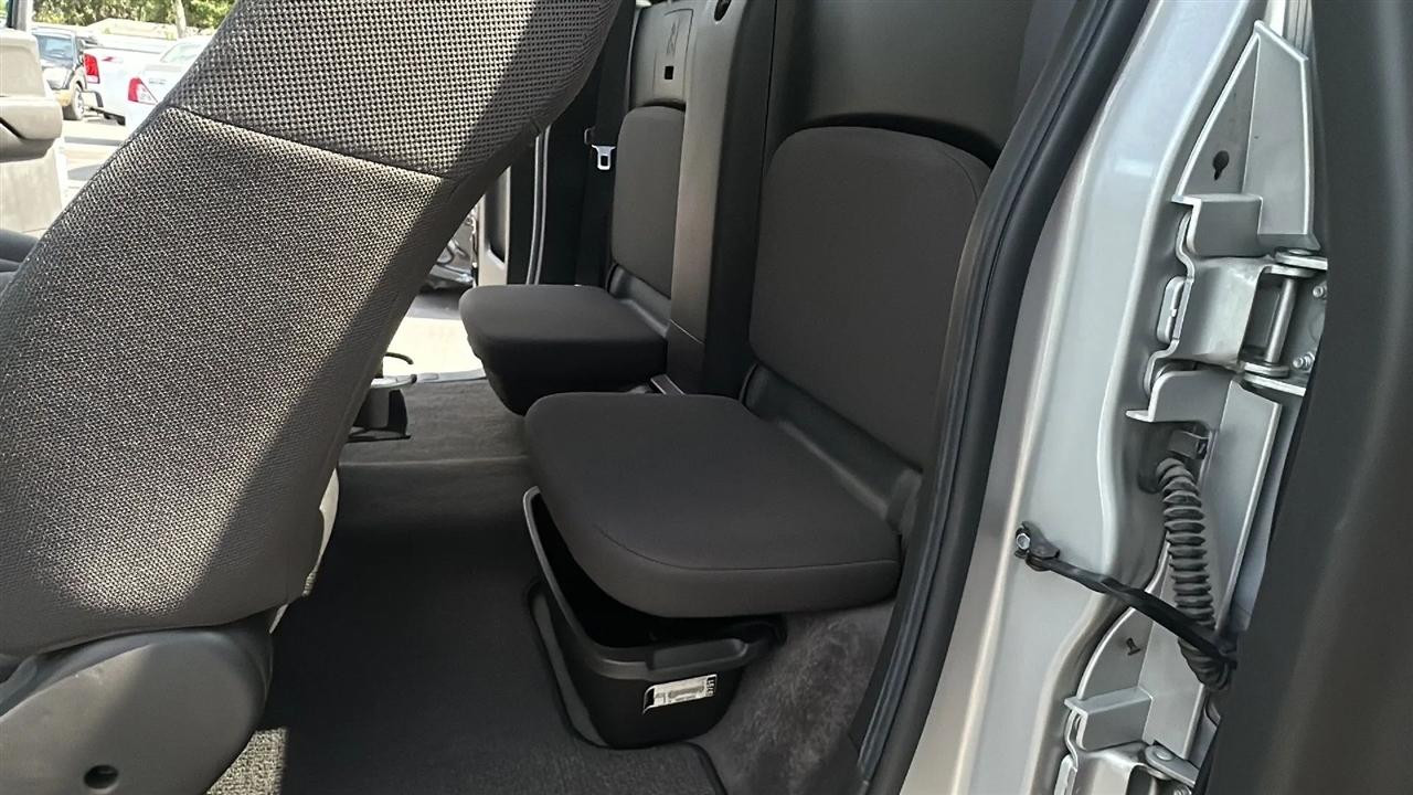 Nissan Frontier 2WD XE King Cab I4 Auto 2005