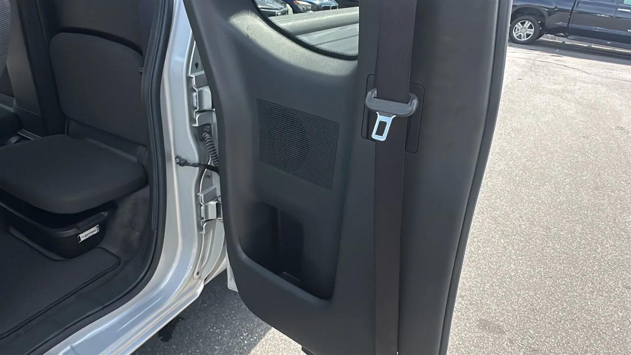 Nissan Frontier 2WD XE King Cab I4 Auto 2005