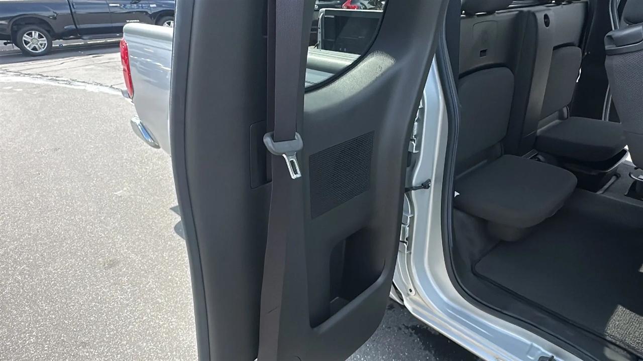 Nissan Frontier 2WD XE King Cab I4 Auto 2005
