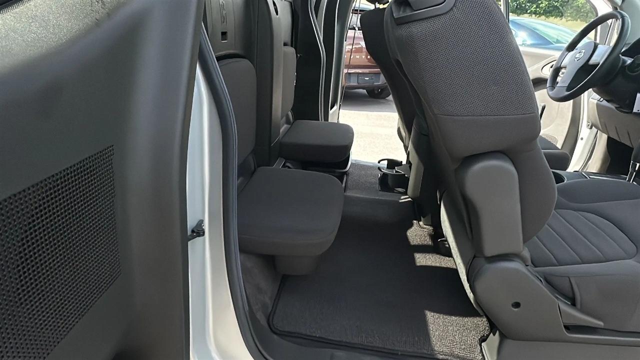 Nissan Frontier 2WD XE King Cab I4 Auto 2005