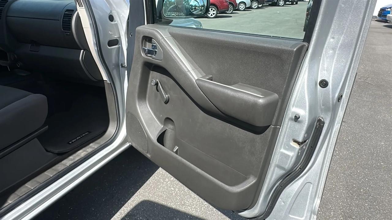 Nissan Frontier 2WD XE King Cab I4 Auto 2005