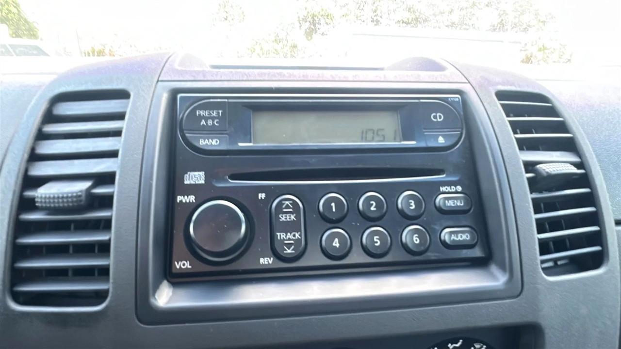 Nissan Frontier 2WD XE King Cab I4 Auto 2005