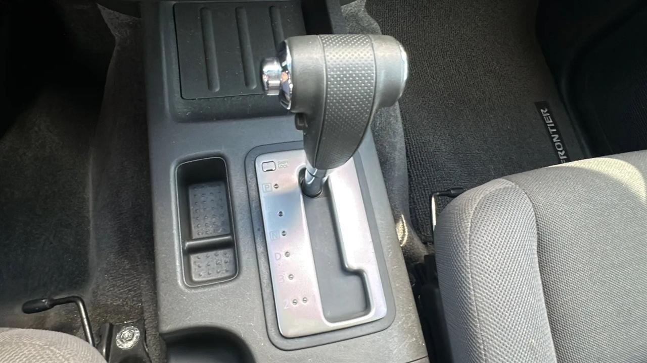 Nissan Frontier 2WD XE King Cab I4 Auto 2005