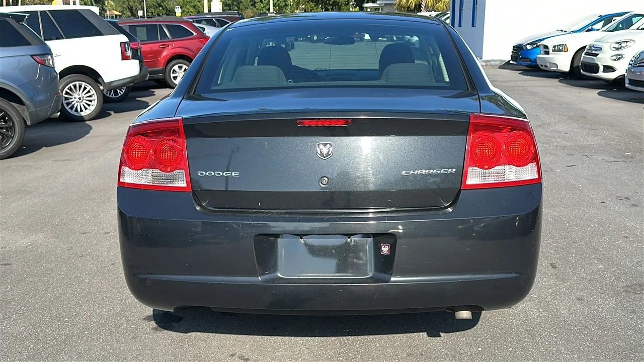 Dodge Charger 4dr Sdn SE RWD 2009
