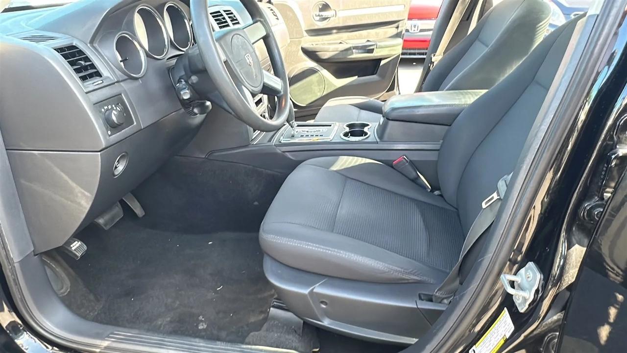 Dodge Charger 4dr Sdn SE RWD 2009
