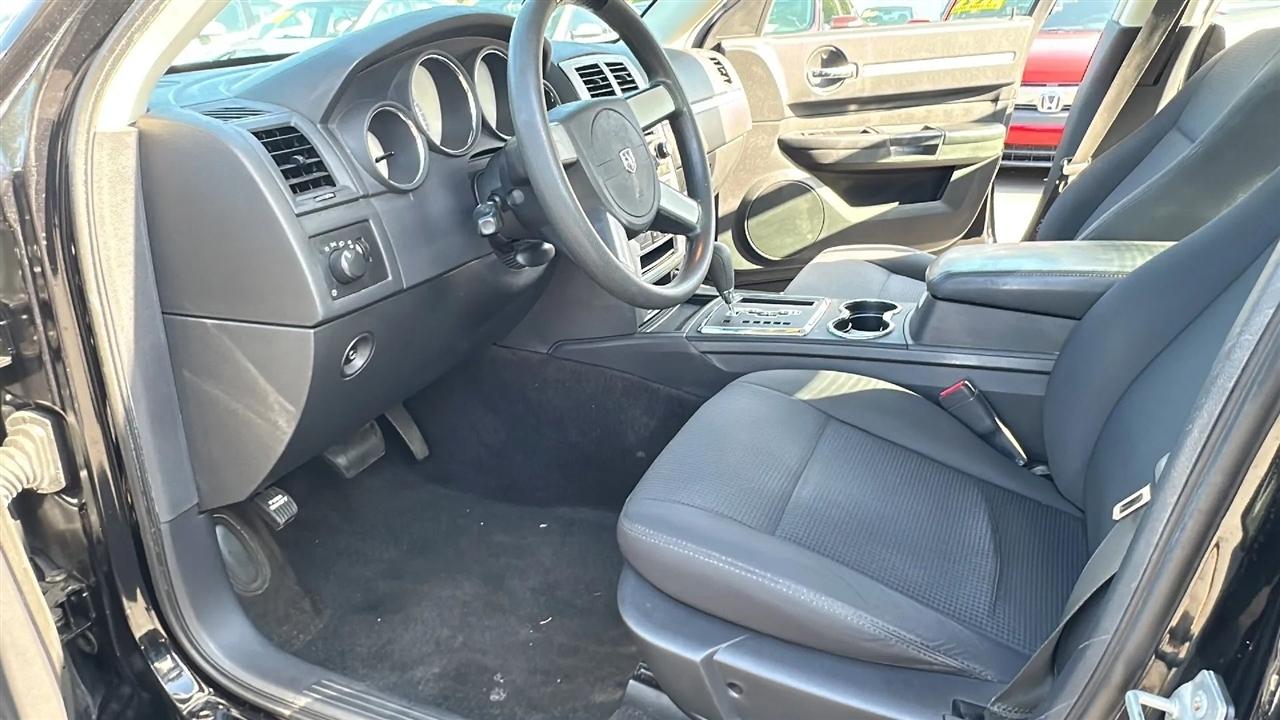 Dodge Charger 4dr Sdn SE RWD 2009