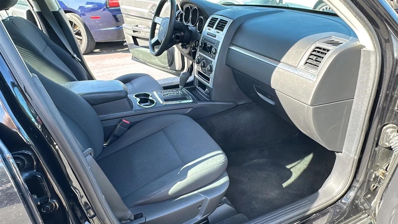 Dodge Charger 4dr Sdn SE RWD 2009