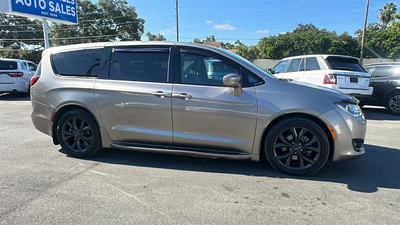 Chrysler Pacifica  2018