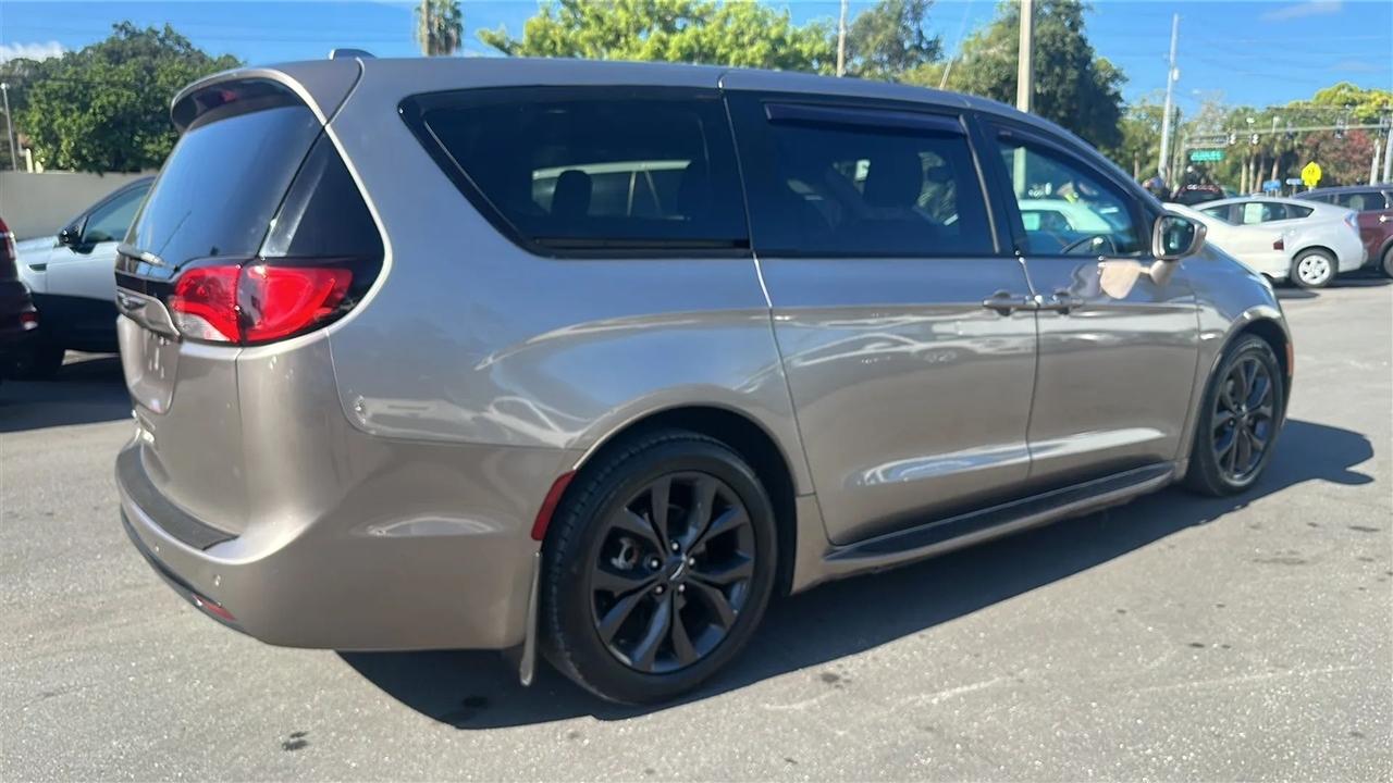Chrysler Pacifica  2018