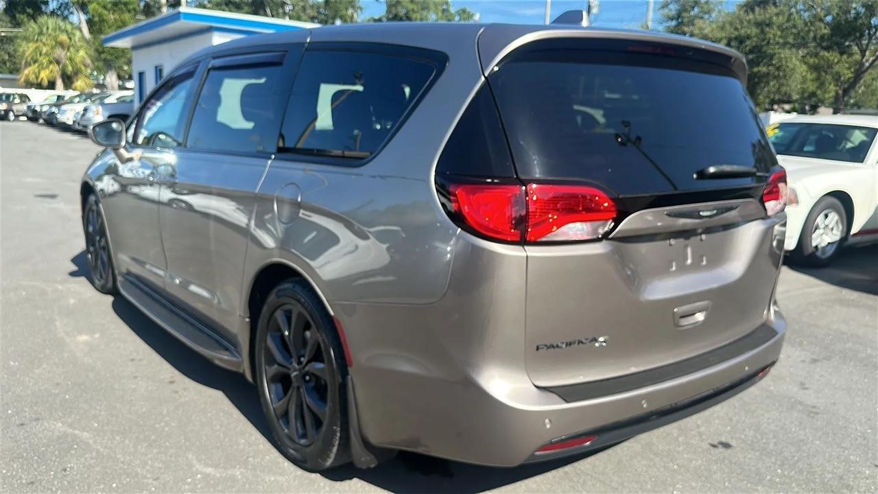 Chrysler Pacifica  2018